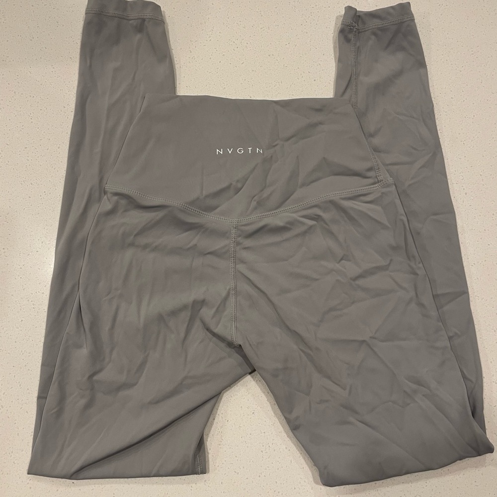 Size M Signature 2.0 NVGTN Leggings